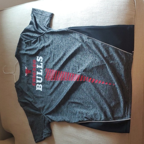 Chicago Bulls Men's Shirt - Picture 3 of 4